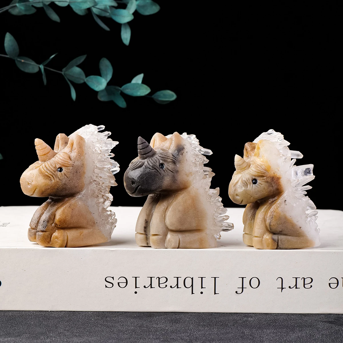 1 шт., натуральный кристаллический кластер, скульптура единорога, ручная резьба, хрустальный орнамент в виде животного, милое украшение для домашнего рабочего стола, праздничный подарок
1 шт., натуральный кристаллический кластер, скульптура единорога, ручная резьба, хрустальный орнамент в виде животного, милое украшение для домашнего рабочего стола, праздничный подарок