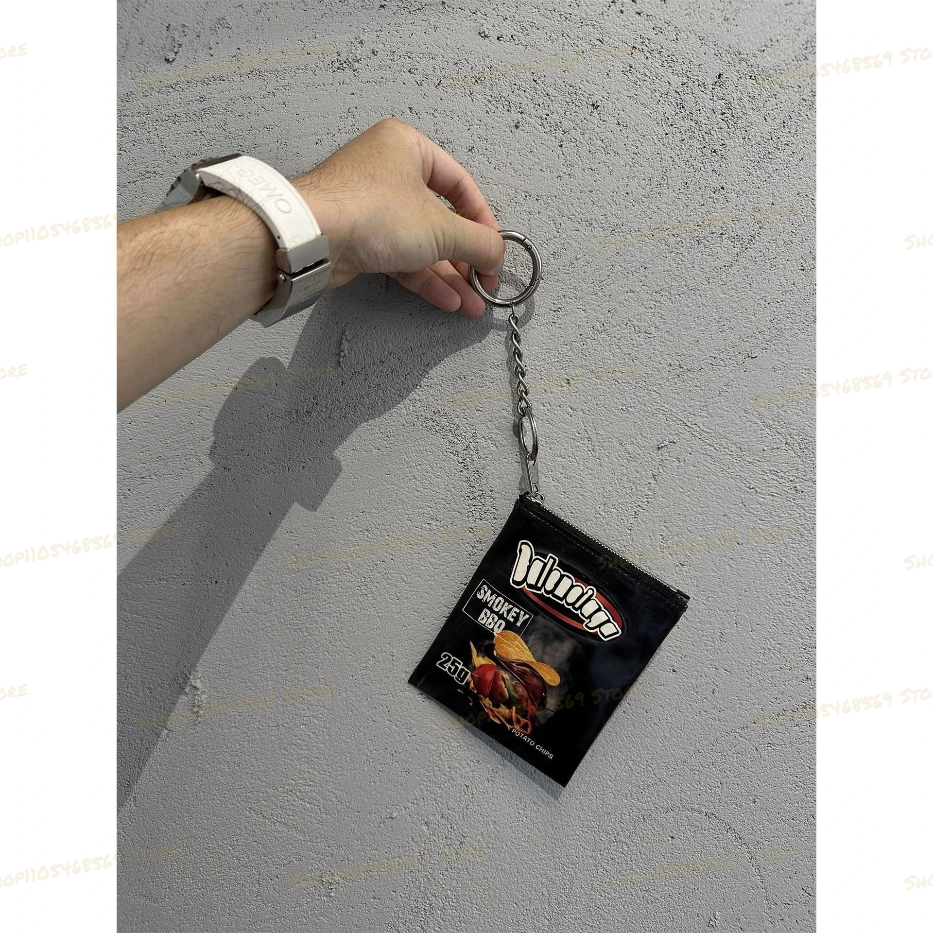 Potato Chip Bag Pendant Key Ring Black Fashionable Diagonal Cross Bag Hanging Chain Party Gifts
Potato Chip Bag Pendant Key Ring Black Fashionable Diagonal Cross Bag Hanging Chain Party Gifts