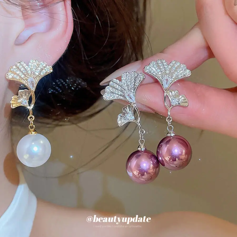 18K Real Gold Plated Silver Needle Zircon Maple Leaf Pearl Vintage Style Earrings, Light Luxury High-End Earrings
18K Real Gold Plated Silver Needle Zircon Maple Leaf Pearl Vintage Style Earrings, Light Luxury High-End Earrings
