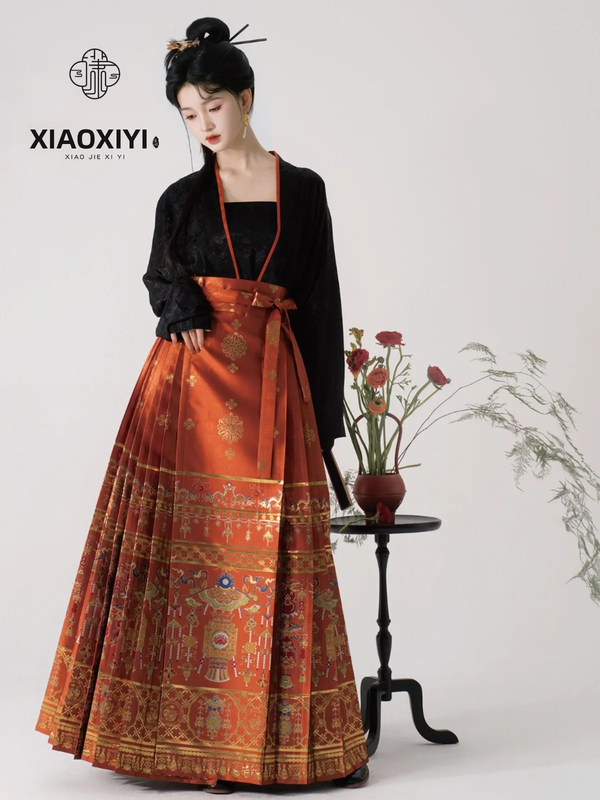 Original Ming Dynasty Style Floral Tailed Skirt with Five Pleats Imitation Gold Ground Hanfu Women's Skirt
Original Ming Dynasty Style Floral Tailed Skirt with Five Pleats Imitation Gold Ground Hanfu Women's Skirt