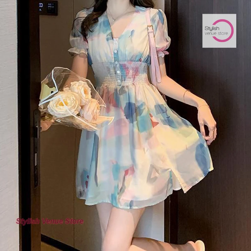French gentle wind sweet short print dress female summer new V-neck fashion oil painting chiffon floral little casual skirt
French gentle wind sweet short print dress female summer new V-neck fashion oil painting chiffon floral little casual skirt