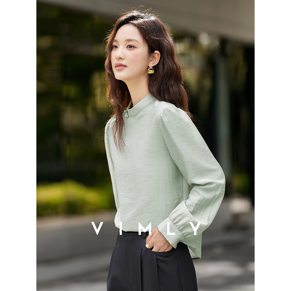 Vimly Women's Chiffon Shirt Autumn 2025 New Chinese Style Stand Collar Blouse Elegant Temperament Female Pullover Top A2935
Vimly Women's Chiffon Shirt Autumn 2025 New Chinese Style Stand Collar Blouse Elegant Temperament Female Pullover Top A2935