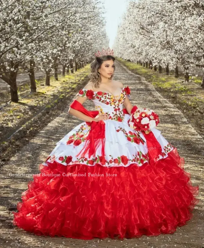 Роскошные платья красной принцессы Quinceanera с открытыми плечами и кружевной аппликацией с цветочной вышивкой Mexico Charro по индивидуальному заказу
Роскошные платья красной принцессы Quinceanera с открытыми плечами и кружевной аппликацией с цветочной вышивкой Mexico Charro по индивидуальному заказу
