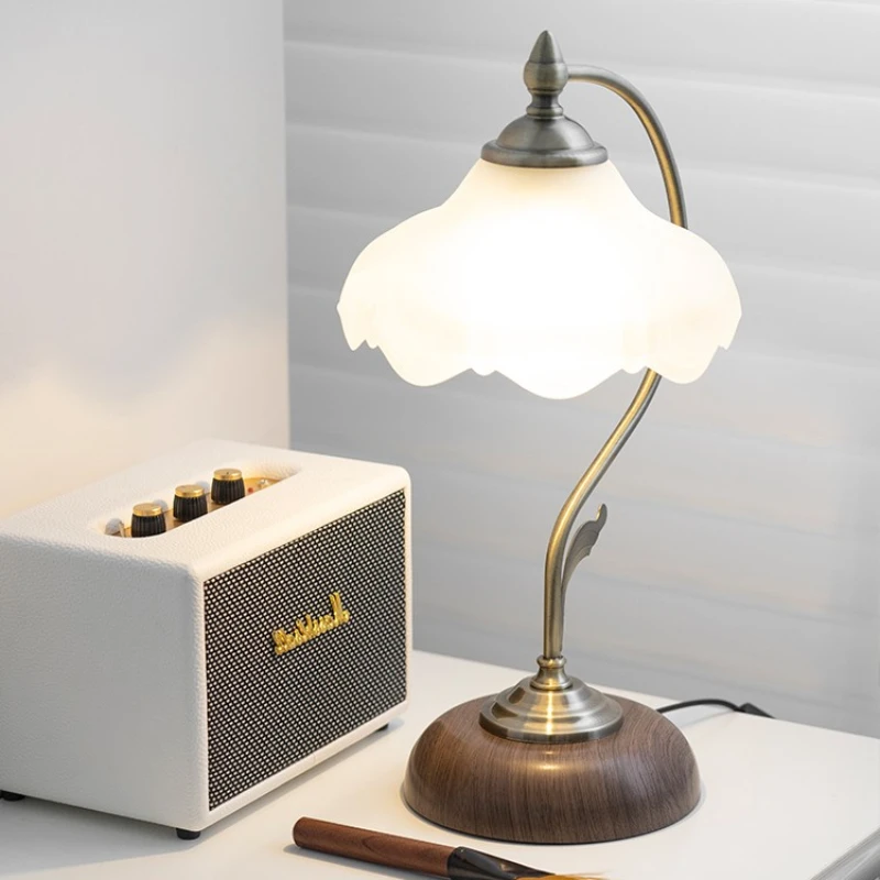 *Chinese style Republic of China desk lamp, American style retro lamp, living room, bedroom, study, European style lighting lamp
*Chinese style Republic of China desk lamp, American style retro lamp, living room, bedroom, study, European style lighting lamp