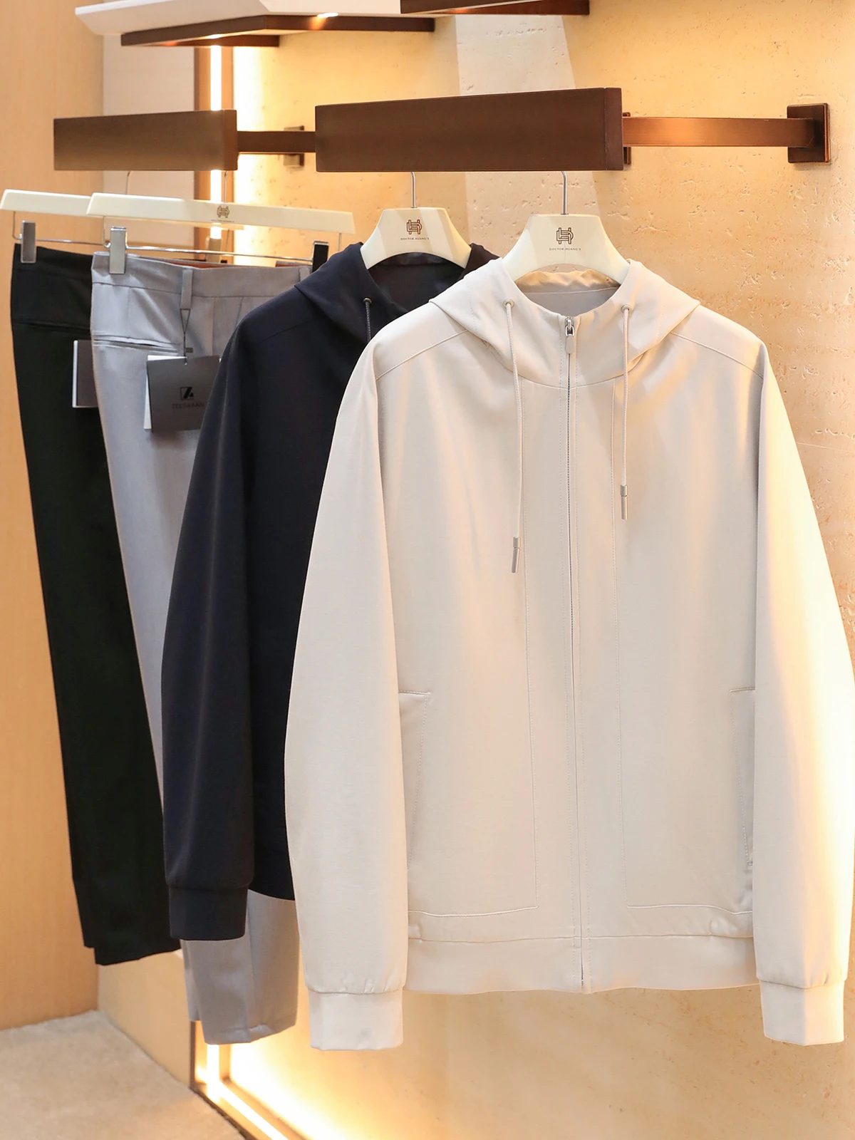 Мужская однотонная вязаная толстовка с капюшоном для активного отдыха, осенняя новинка, повседневная, удобная, дышащая куртка
Мужская однотонная вязаная толстовка с капюшоном для активного отдыха, осенняя новинка, повседневная, удобная, дышащая куртка