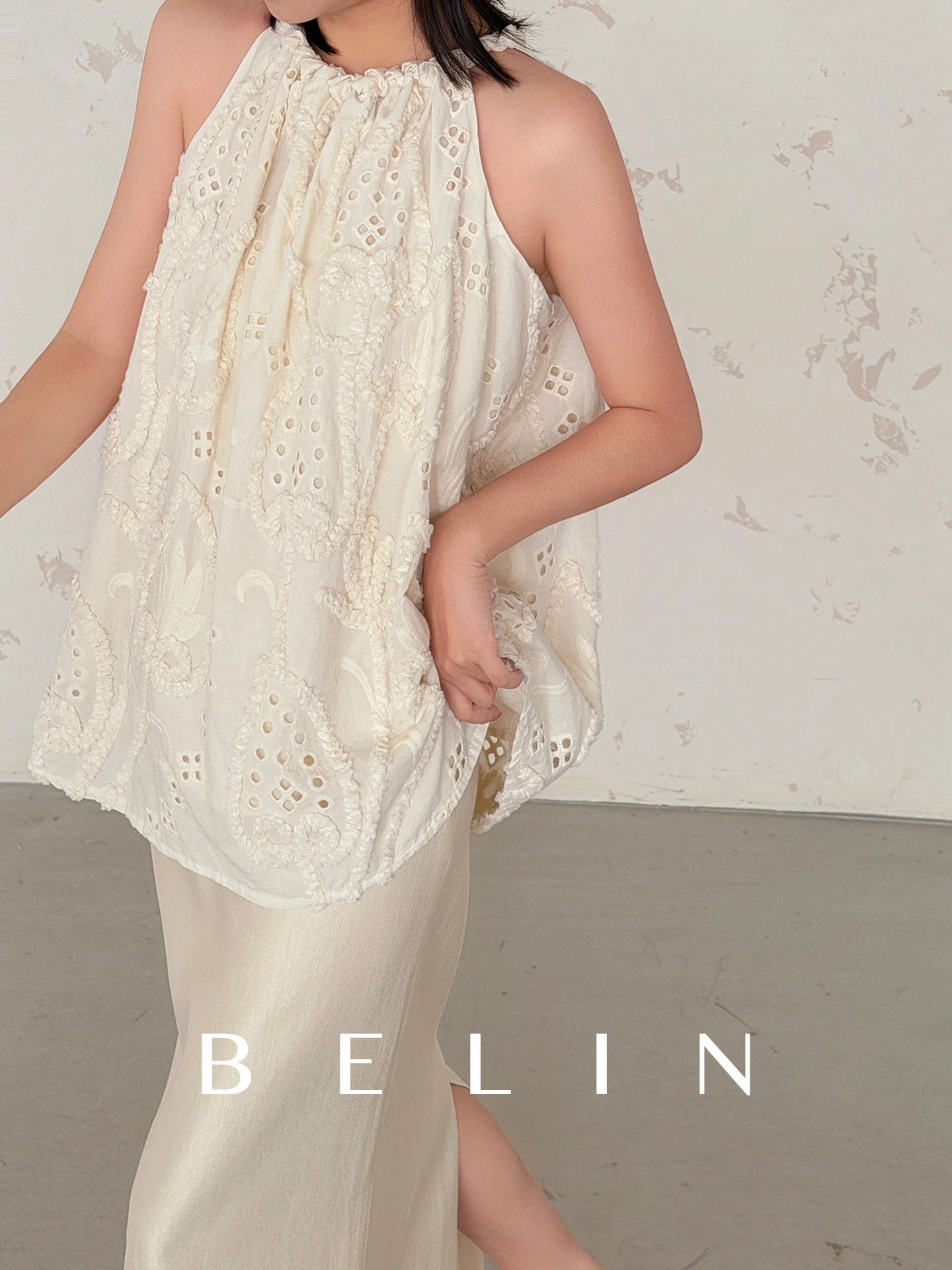 Belin Lace Umbrella Shadow Sleeveless Neck Hanging Hollow out Pure Cotton Beige Top Elegant Atmosphere French Style Loose Fit
Belin Lace Umbrella Shadow Sleeveless Neck Hanging Hollow out Pure Cotton Beige Top Elegant Atmosphere French Style Loose Fit