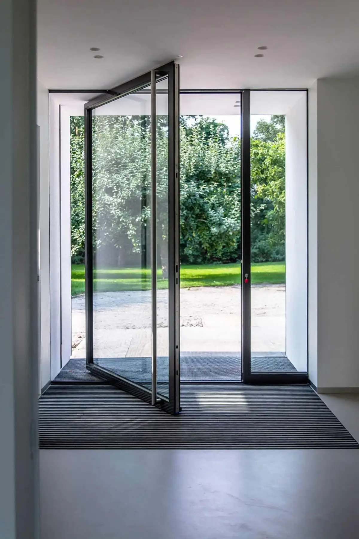 Factory Direct Sale Front Door House Villa Swing Glass Revolving Door Exterior Double Tempered Glass Modern Aluminum Pivot Doors
Factory Direct Sale Front Door House Villa Swing Glass Revolving Door Exterior Double Tempered Glass Modern Aluminum Pivot Doors