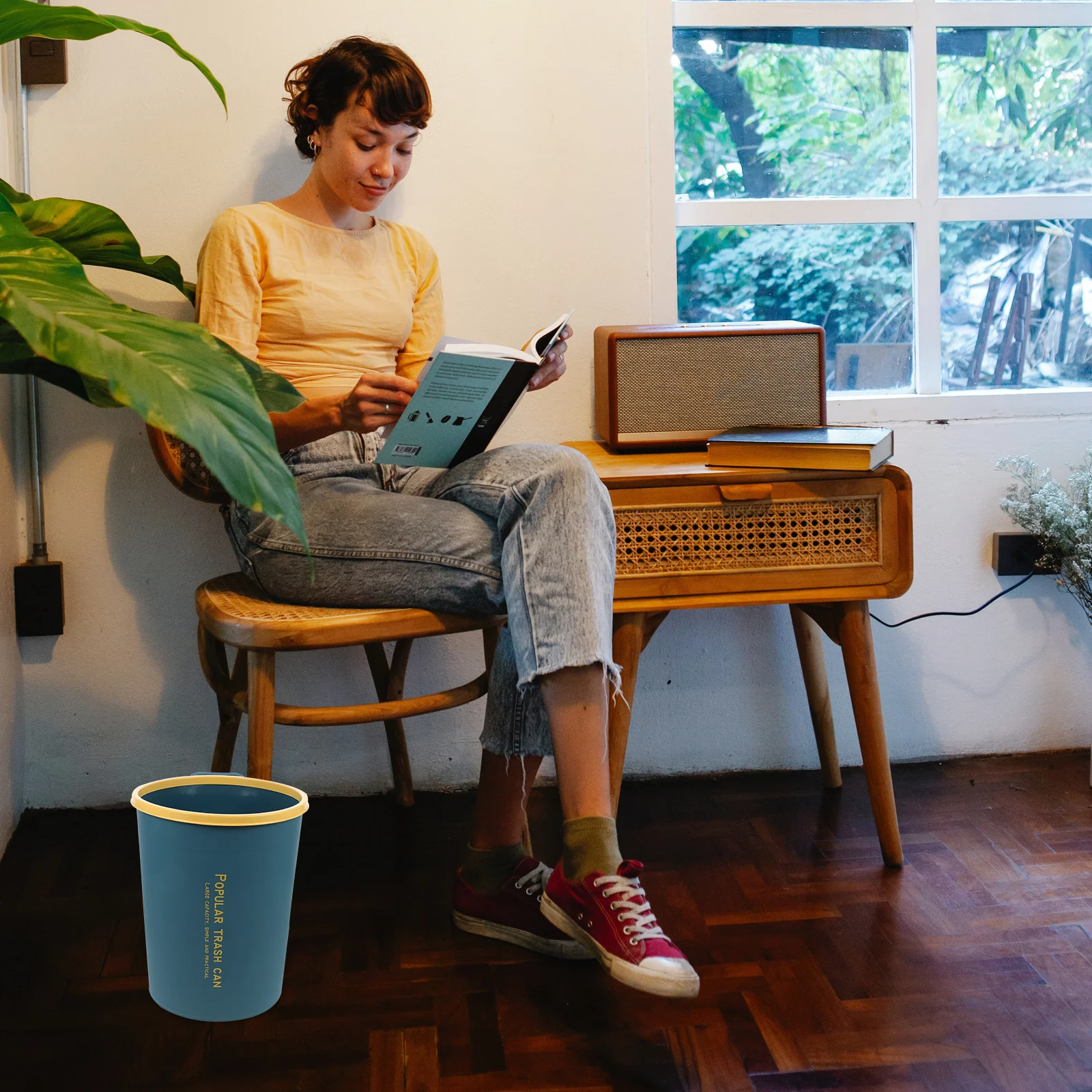 1Pcs Simple Design Household Trash Can Large Capacity Waste Storage Bin for Bathroom Kitchen Odorless Eco-Friendly
1Pcs Simple Design Household Trash Can Large Capacity Waste Storage Bin for Bathroom Kitchen Odorless Eco-Friendly