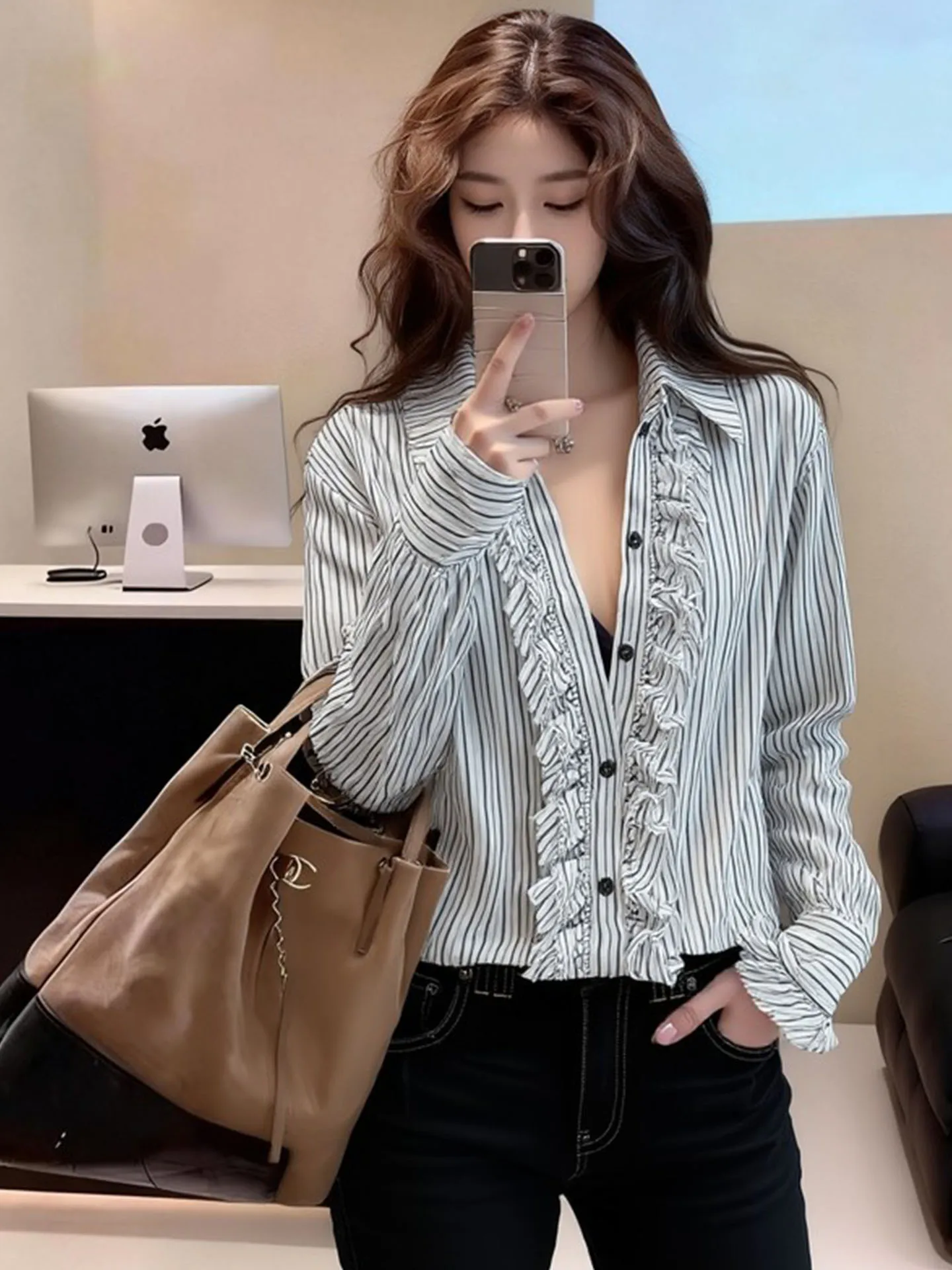 Женская белая полосатая рубашка с длинным рукавом и отложным воротником, повседневный приталенный топ для офиса, весна 2026, новинка
Женская белая полосатая рубашка с длинным рукавом и отложным воротником, повседневный приталенный топ для офиса, весна 2026, новинка