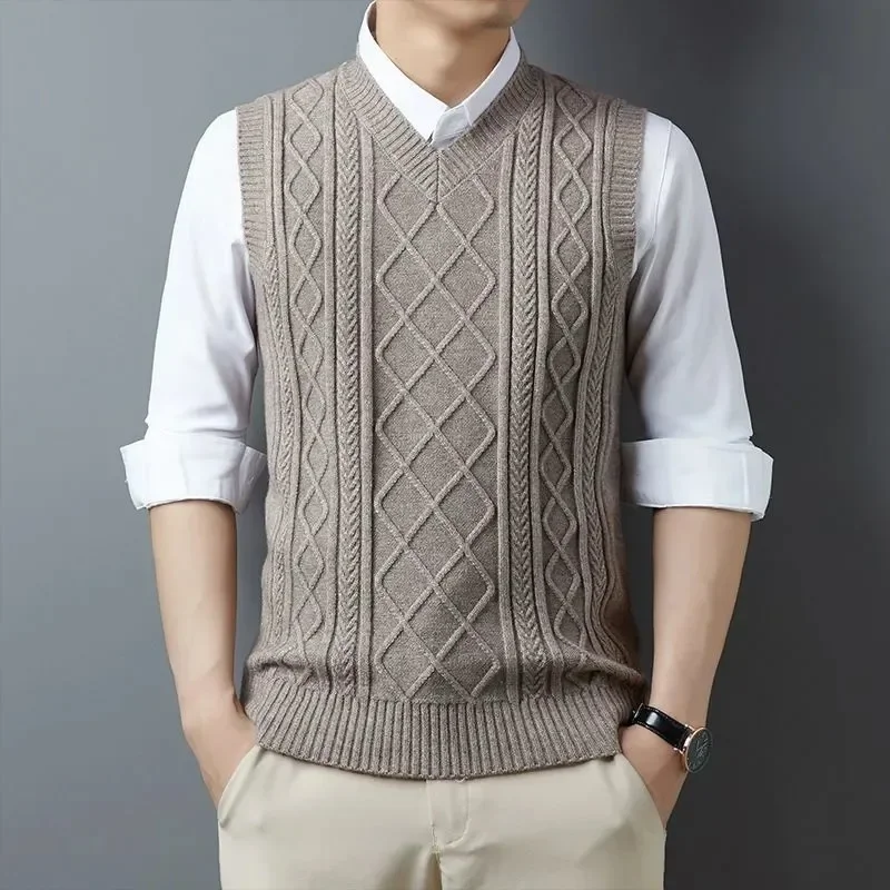 Мужской бордовый жилет крупной вязки с V-образным вырезом, без рукавов, осенний, деловой повседневный, модный, теплый трикотажный верхний одяг
Мужской бордовый жилет крупной вязки с V-образным вырезом, без рукавов, осенний, деловой повседневный, модный, теплый трикотажный верхний одяг