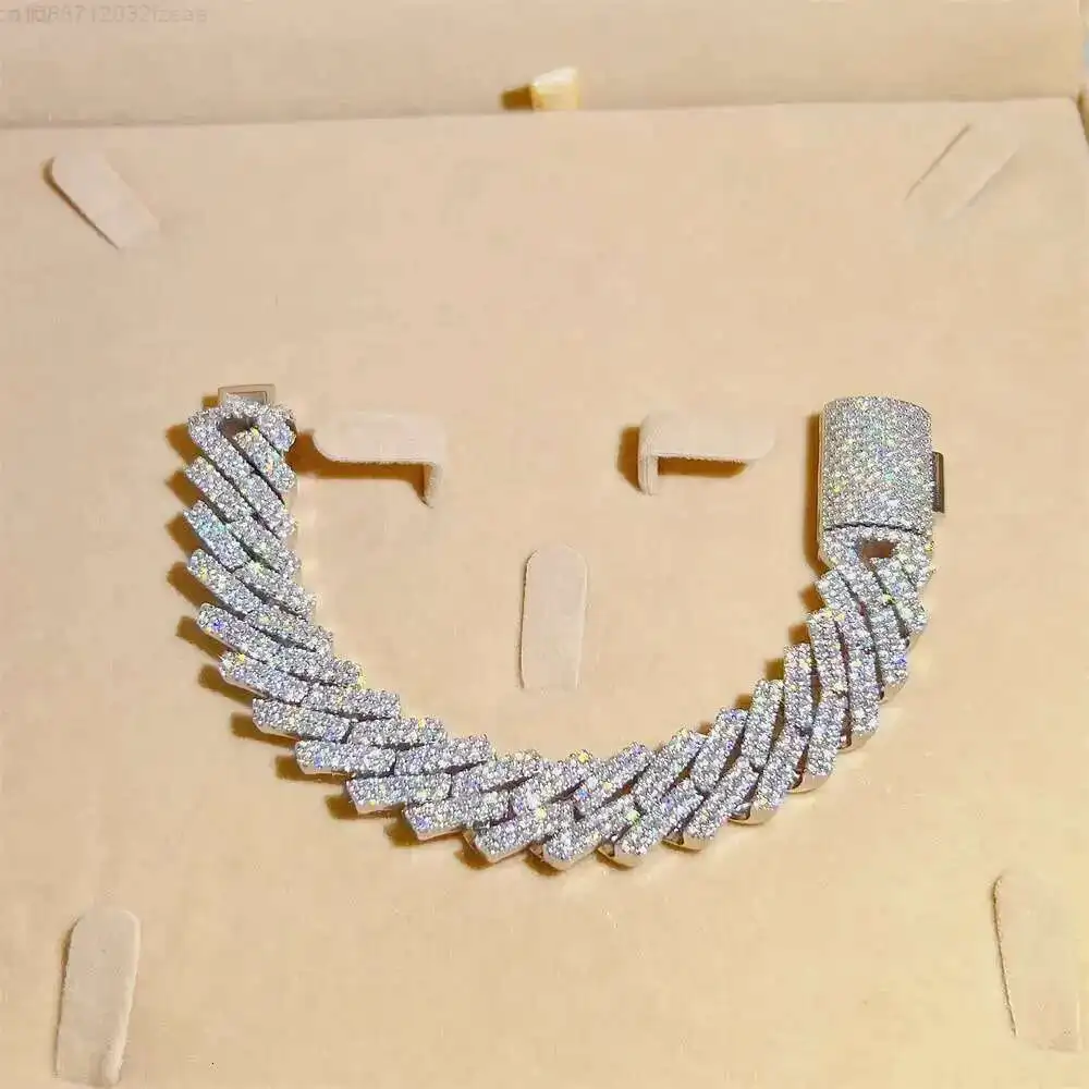 Pass Diamond Tester Fully Iced Solid Custom Lock 15mm Moissanite Custom Cuban Bracelet Chain
Pass Diamond Tester Fully Iced Solid Custom Lock 15mm Moissanite Custom Cuban Bracelet Chain