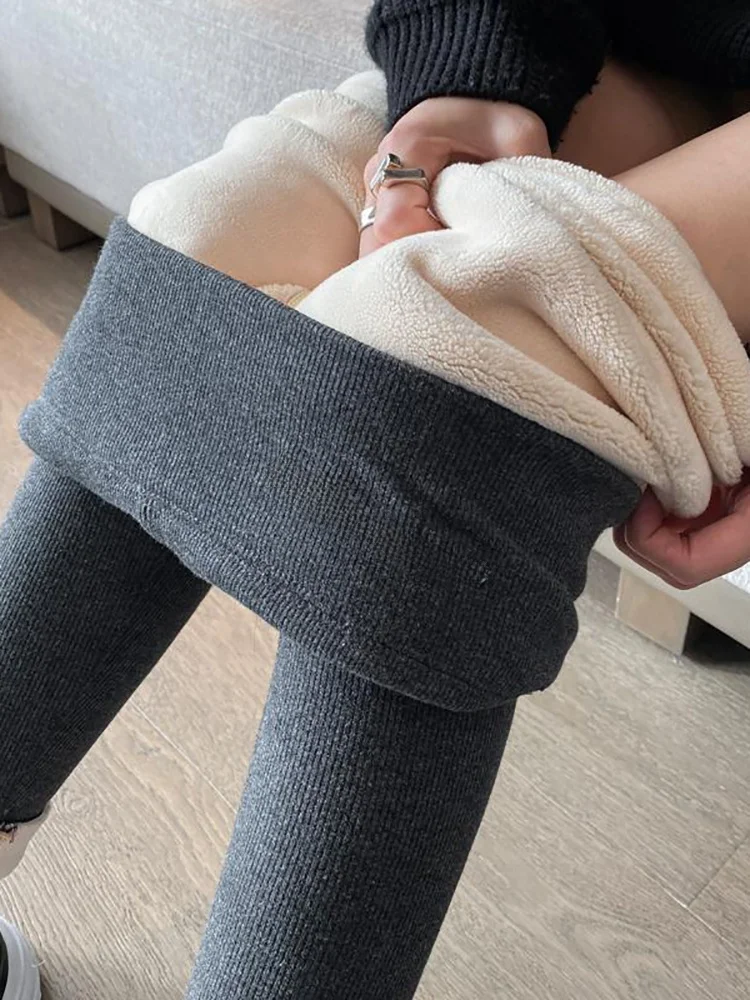 plus Size Women's High Waist Fleece Lined Tight Fit Base Layer Pants Autumn Winter Warm Inner Wear Versatile Long Pants
plus Size Women's High Waist Fleece Lined Tight Fit Base Layer Pants Autumn Winter Warm Inner Wear Versatile Long Pants