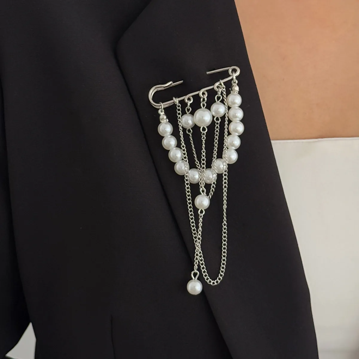 Ingemark New Elegant Imitation Pearl Brooches Women Trending Multi Layer Metal Chain Tassel Brooch Shirt Collar Lapel Suit Pin
Ingemark New Elegant Imitation Pearl Brooches Women Trending Multi Layer Metal Chain Tassel Brooch Shirt Collar Lapel Suit Pin
