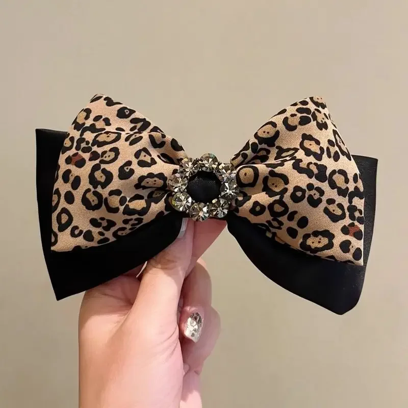 Winter Korean Leopard Print Hair Clip for Women Girls Simple Elegant Woman Hair Tie Spring Clip Rhinestone Inlay Diamond Strap
Winter Korean Leopard Print Hair Clip for Women Girls Simple Elegant Woman Hair Tie Spring Clip Rhinestone Inlay Diamond Strap