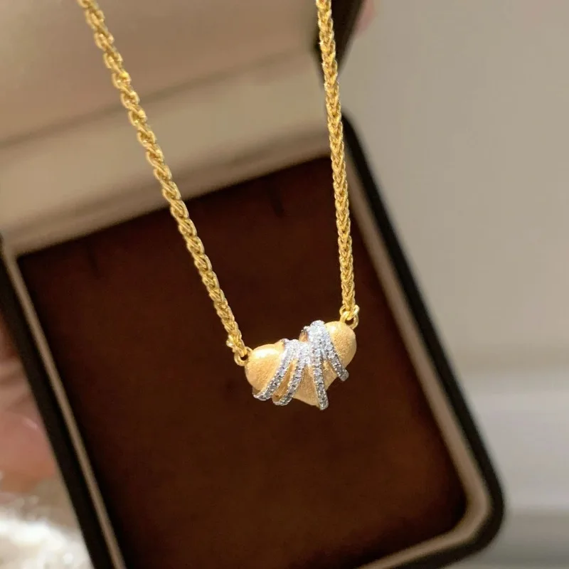 Vintage brushed inlay diamond stereoscopic heart-shaped necklace luxurious charms pendant exquisite collar chain wedding jewelry
Vintage brushed inlay diamond stereoscopic heart-shaped necklace luxurious charms pendant exquisite collar chain wedding jewelry