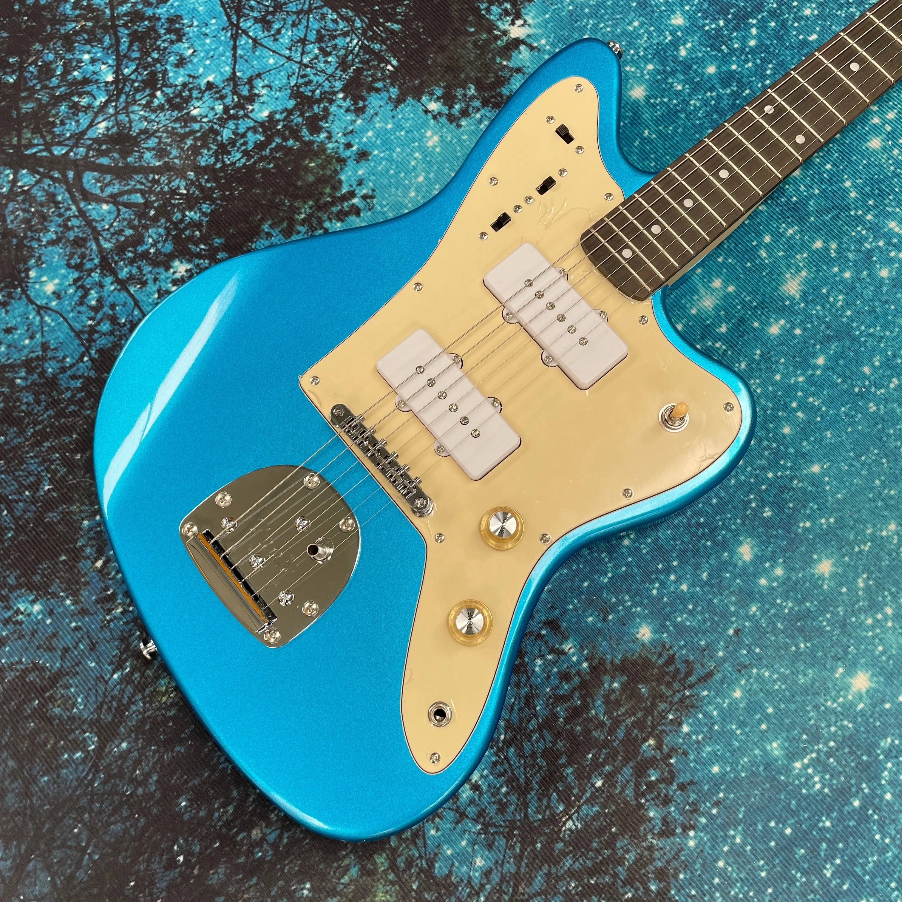 Ice Lake Blue 6-String Electric Guitar, Dual Pickup All-Round Tone Guitars, Beginner Performance and Practice Electric Guitarra
Ice Lake Blue 6-String Electric Guitar, Dual Pickup All-Round Tone Guitars, Beginner Performance and Practice Electric Guitarra