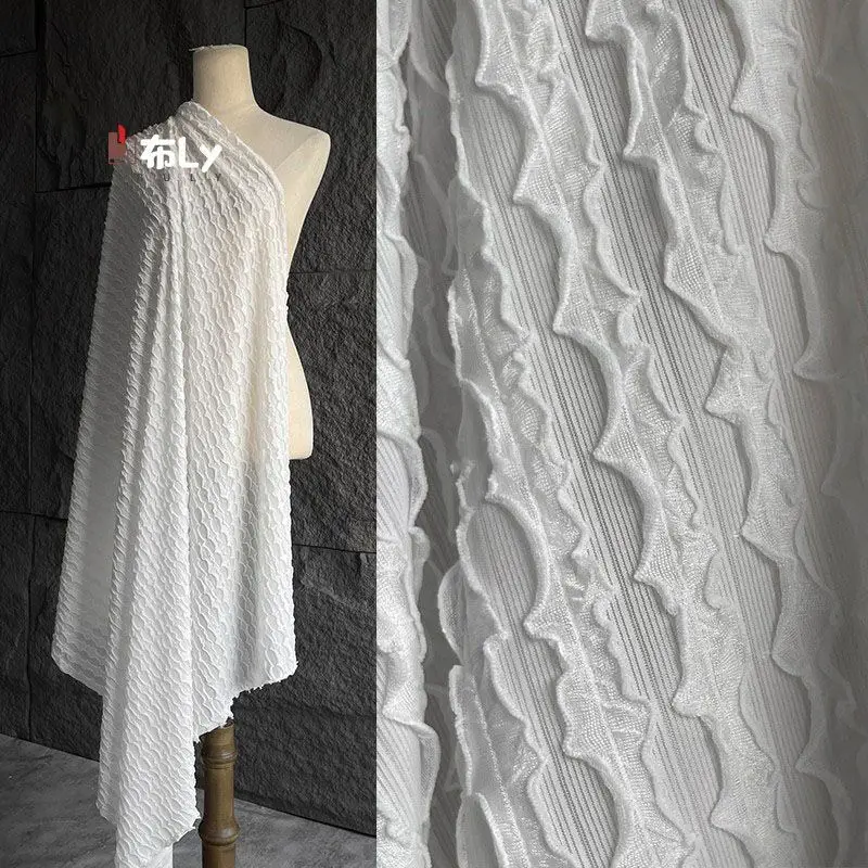 Жаккардовая ткань с открытой улыбкой, тафрированная текстура, трехмерная плиссированная эластичная высококачественная шляпа-чонсам, дизайнерская ткань для одежды
Жаккардовая ткань с открытой улыбкой, тафрированная текстура, трехмерная плиссированная эластичная высококачественная шляпа-чонсам, дизайнерская ткань для одежды