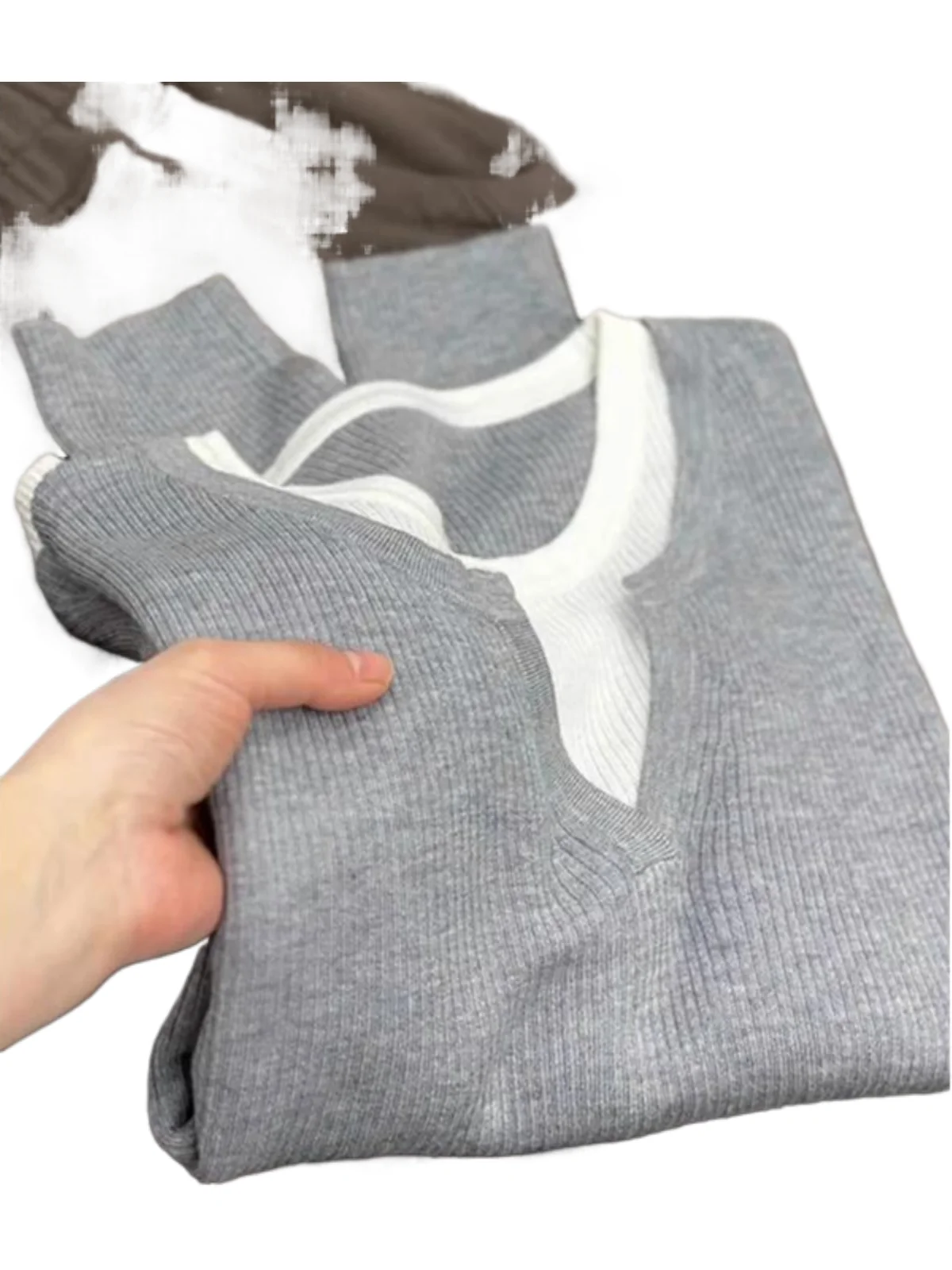 Two Pieces Yellow Long Sleeved Sweater Women's Summer Contrasting Color Knitwear Top French Style Splicing V-neck Slim Tee
Two Pieces Yellow Long Sleeved Sweater Women's Summer Contrasting Color Knitwear Top French Style Splicing V-neck Slim Tee