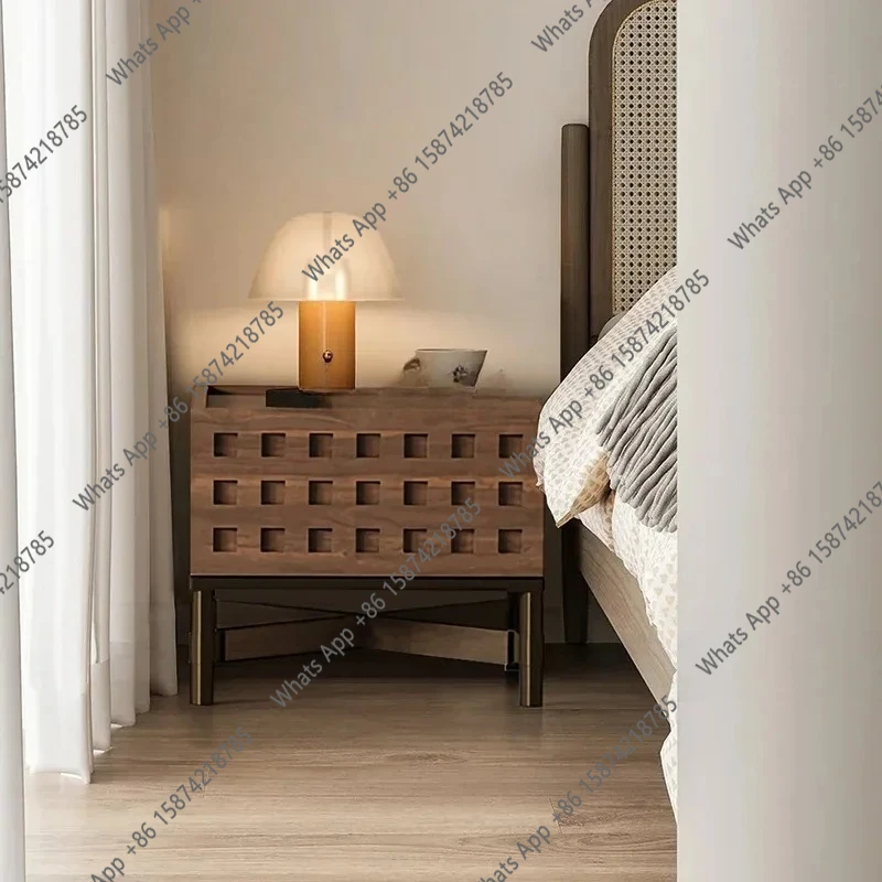 High-end solid wood creative sofa side few shelves Italian retro bedside table household bedroom storage cabinet
High-end solid wood creative sofa side few shelves Italian retro bedside table household bedroom storage cabinet