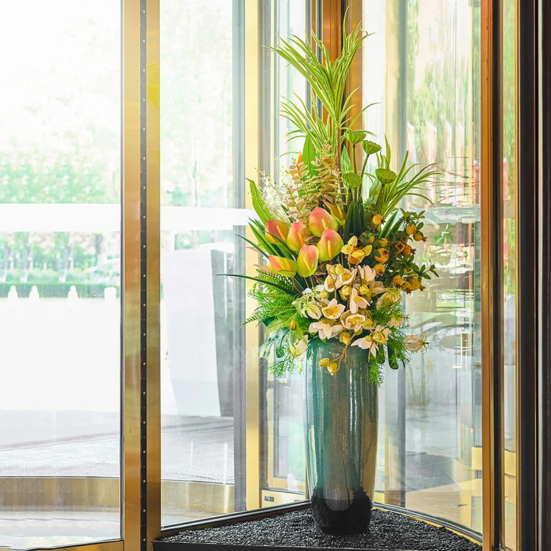 Hotel revolving door simulation flower fake flower shopping mall lobby lobby ornament 
Hotel revolving door simulation flower fake flower shopping mall lobby lobby ornament