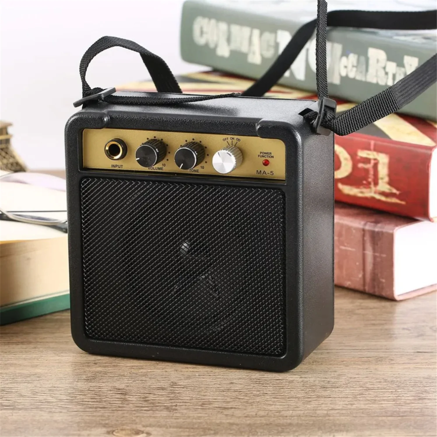 Mini Guitar Amplifier Amp Speaker 5W with 6.35mm Input 1/4 Inch Headphone Output Supports Volume Tone Adjustment Overdri
Mini Guitar Amplifier Amp Speaker 5W with 6.35mm Input 1/4 Inch Headphone Output Supports Volume Tone Adjustment Overdri