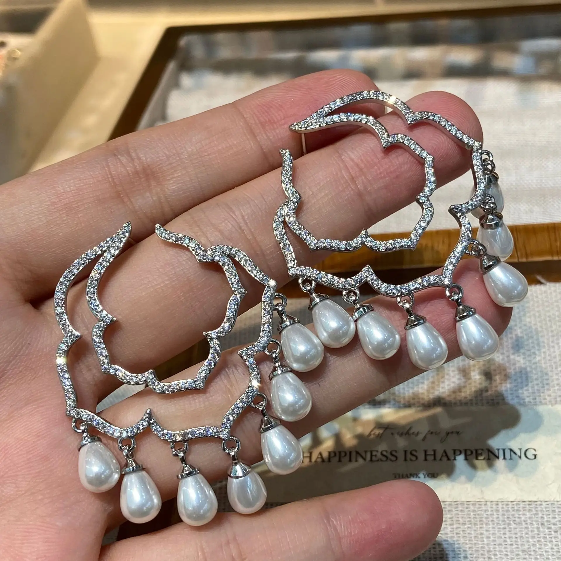 Retro Rose Outline Pearl Teardrop Tassel Earrings Personalized S925 Sterling Silver Dangle Jewelry for Women
Retro Rose Outline Pearl Teardrop Tassel Earrings Personalized S925 Sterling Silver Dangle Jewelry for Women