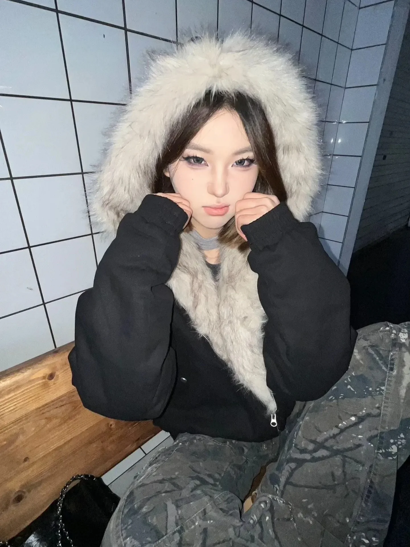 Утепленная зимняя куртка-парка в американском ретро-стиле с меховым воротником для мужчин и женщин, теплая зимняя хлопковая одежда
Утепленная зимняя куртка-парка в американском ретро-стиле с меховым воротником для мужчин и женщин, теплая зимняя хлопковая одежда