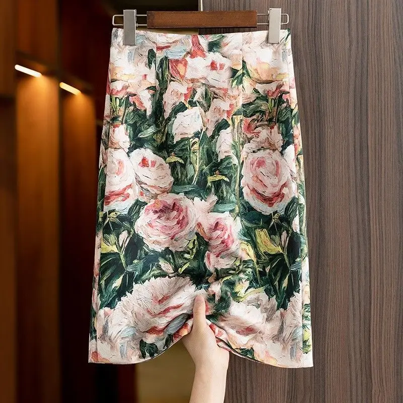 French elegant medium and long oil painting rose slim fashion hip skirt new temperament western-style skirt for women in spring.
French elegant medium and long oil painting rose slim fashion hip skirt new temperament western-style skirt for women in spring.