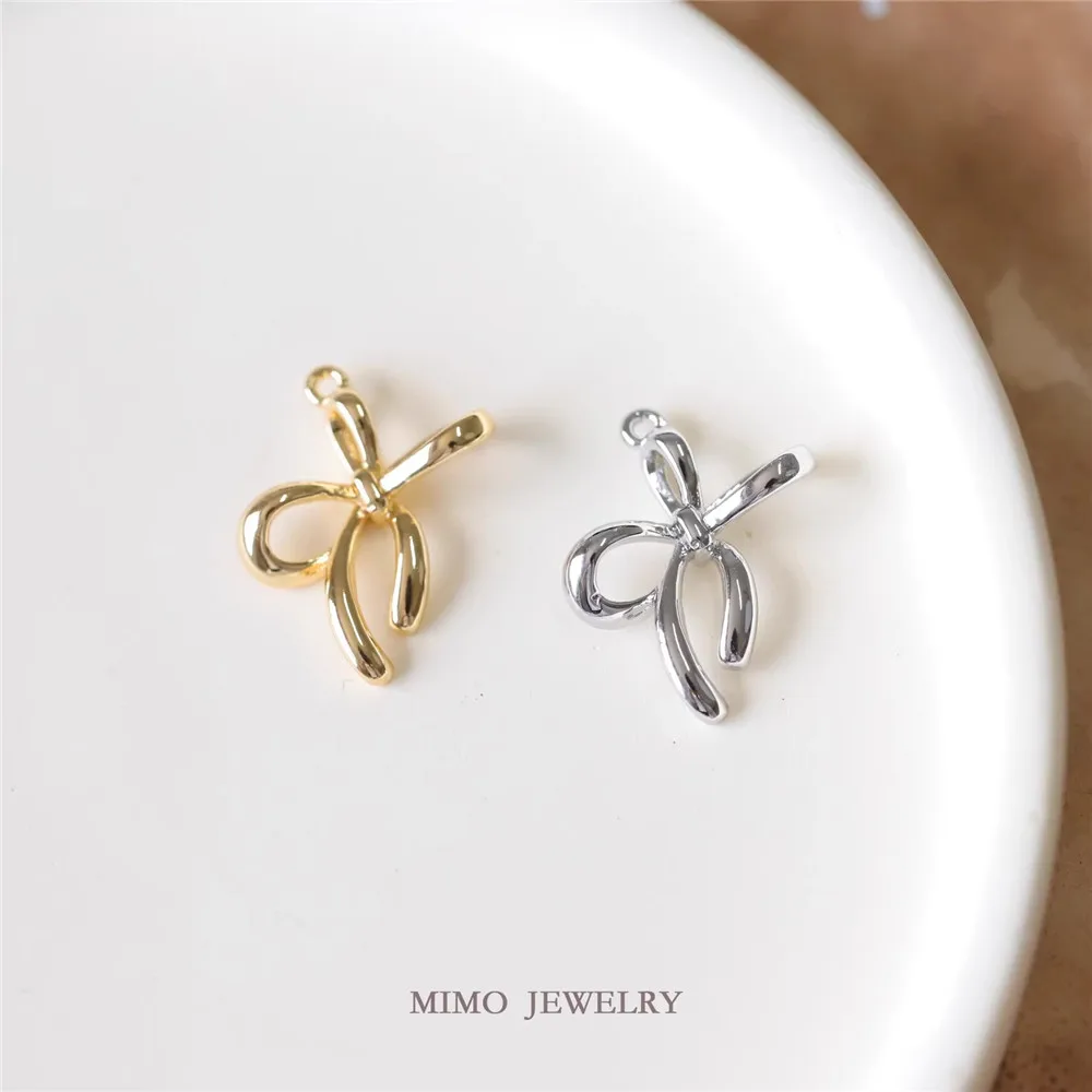 1PCS 18.6x15.6mm Copper Plated with Real Gold, A Cute and Fresh Girl Style, Smooth Bow Pendant, DIY Handmade Accessory
1PCS 18.6x15.6mm Copper Plated with Real Gold, A Cute and Fresh Girl Style, Smooth Bow Pendant, DIY Handmade Accessory