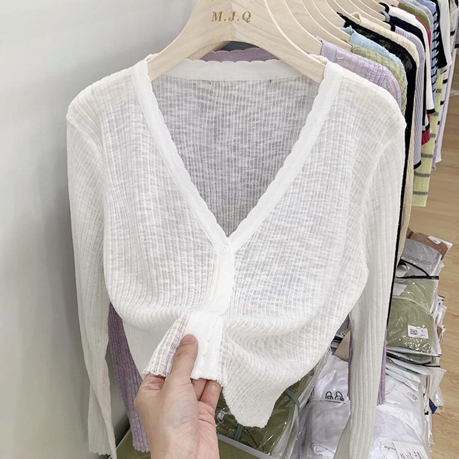 Women's T Shirt V Neck Sun Protection Long Sleeve T Shirt 2026 Summer New Lazy Style Sheer Thin See Through Cover Up Top
Women's T Shirt V Neck Sun Protection Long Sleeve T Shirt 2026 Summer New Lazy Style Sheer Thin See Through Cover Up Top