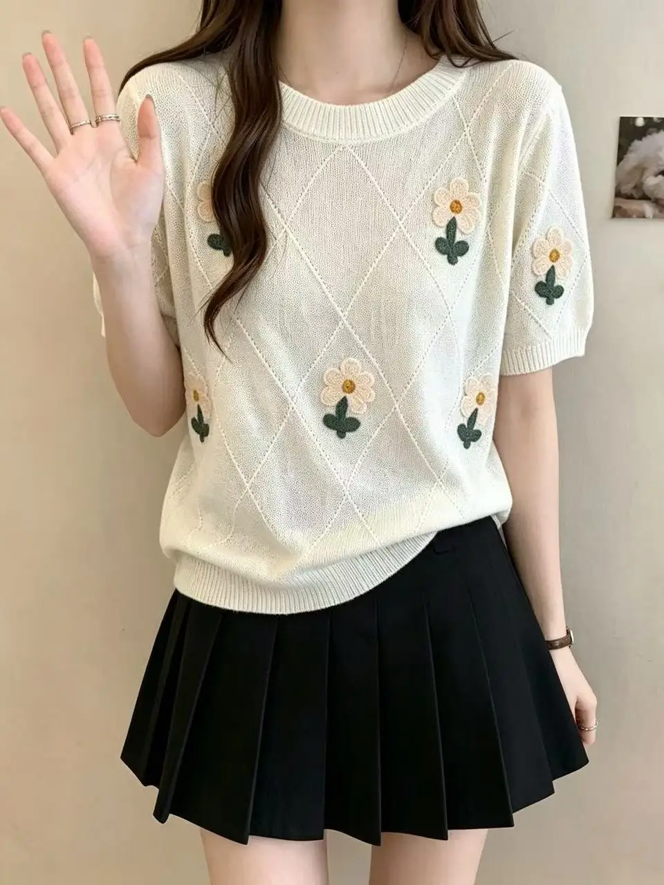plus Size Fashionable Simple Korean Style round Neck Short Sleeve Knitted Sweater Thin Women's Top Meat Concealing Slimming
plus Size Fashionable Simple Korean Style round Neck Short Sleeve Knitted Sweater Thin Women's Top Meat Concealing Slimming