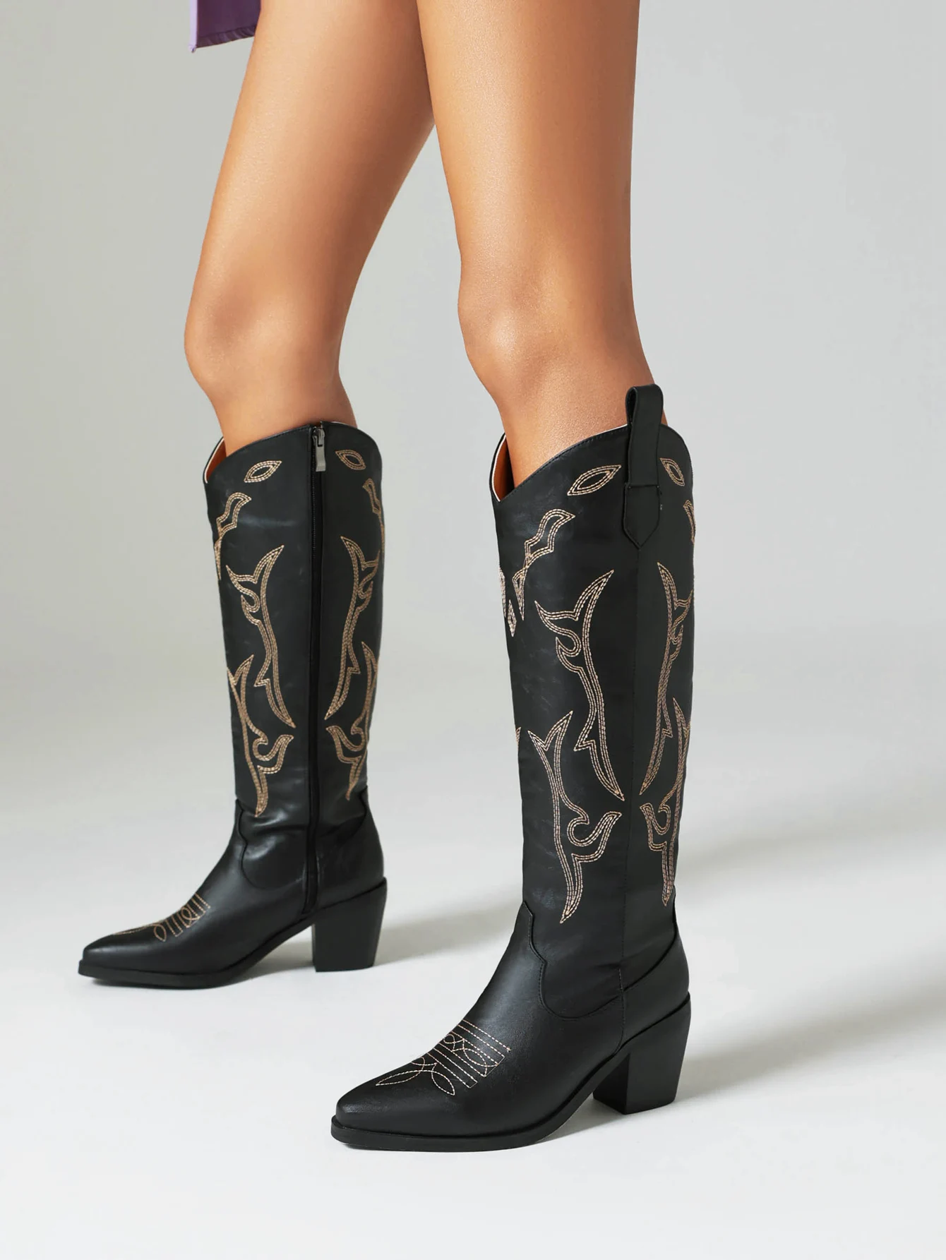 2024 New boot pointy chunky heel zipper embroidery under the knee Knight boots for women
2024 New boot pointy chunky heel zipper embroidery under the knee Knight boots for women