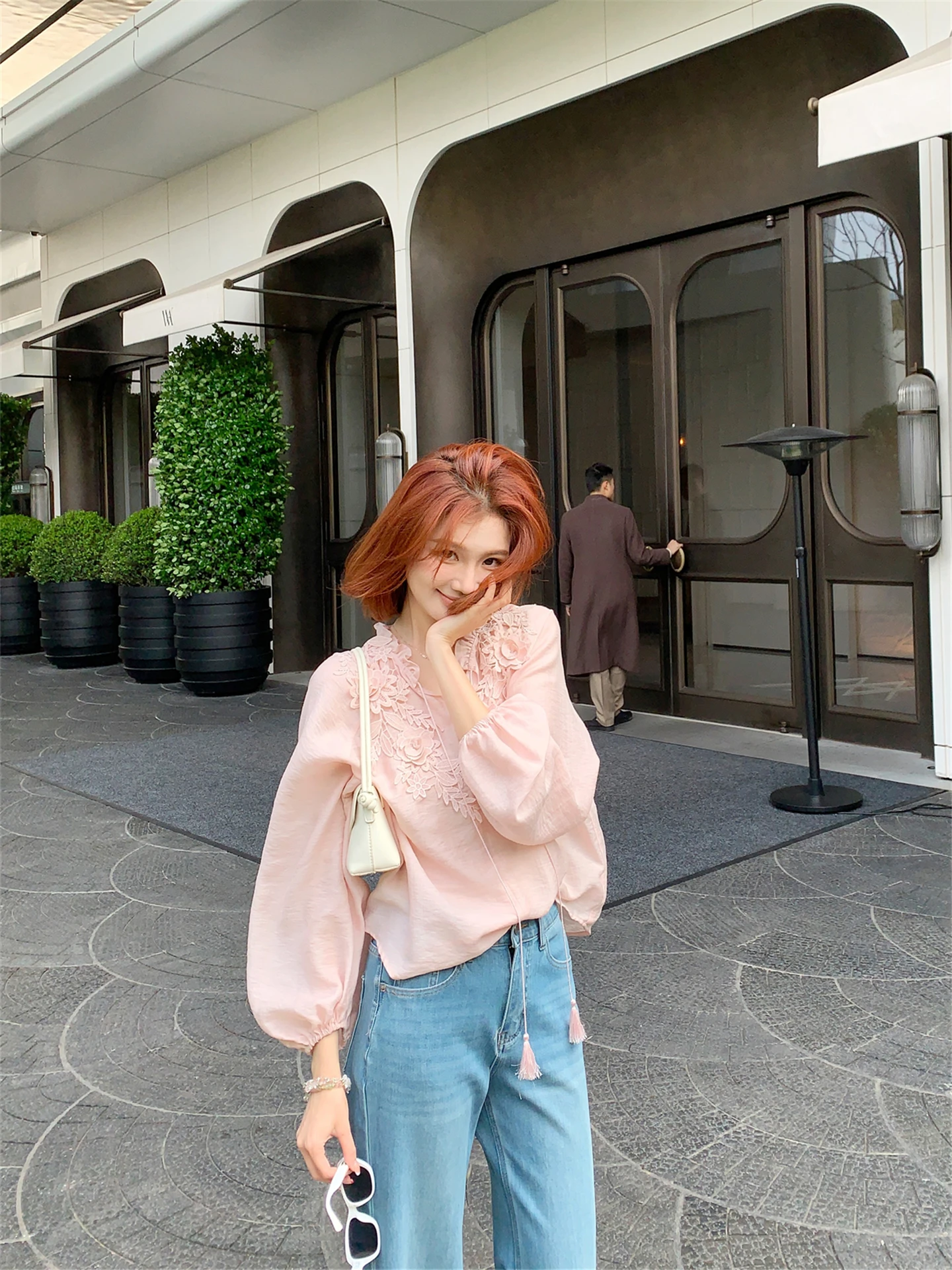 Sweet Floral Lace Cheese Spring Summer New Style Women's Long Sleeve Shirt V-Neck Loose Fit Breathable Soft Gauze Top
Sweet Floral Lace Cheese Spring Summer New Style Women's Long Sleeve Shirt V-Neck Loose Fit Breathable Soft Gauze Top