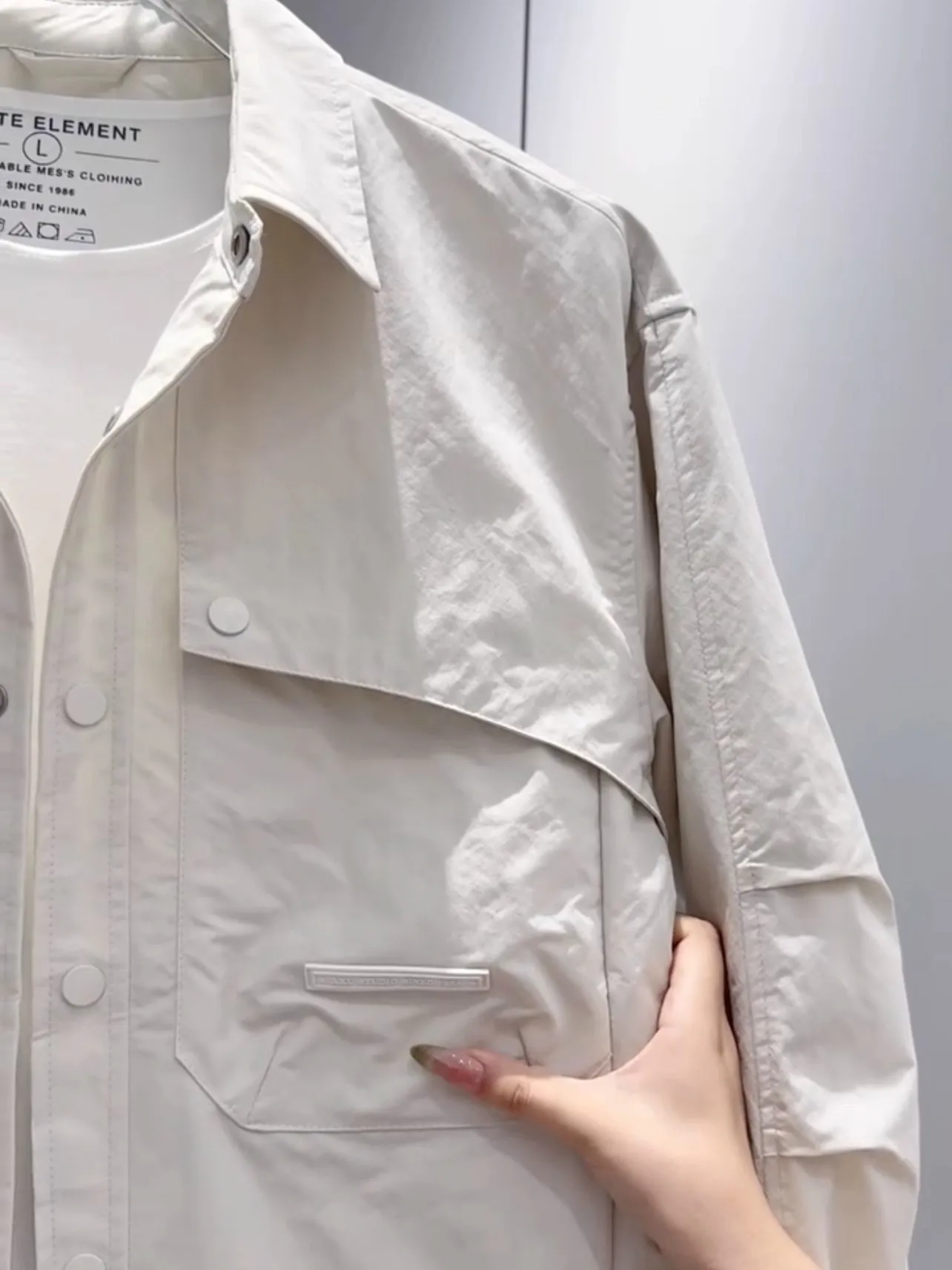 Новинка 2025, мужская повседневная куртка с длинным свековым воротником, тонкая однотонная куртка, весна-осень, модная брендовая облегающая куртка из полиэфирного волокна
Новинка 2025, мужская повседневная куртка с длинным свековым воротником, тонкая однотонная куртка, весна-осень, модная брендовая облегающая куртка из полиэфирного волокна