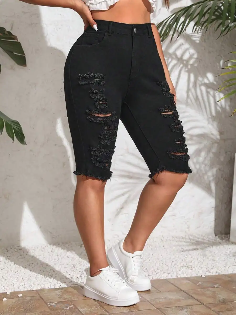 Plus Size Women Distressed Frayed Hem Denim Shorts
Plus Size Women Distressed Frayed Hem Denim Shorts
