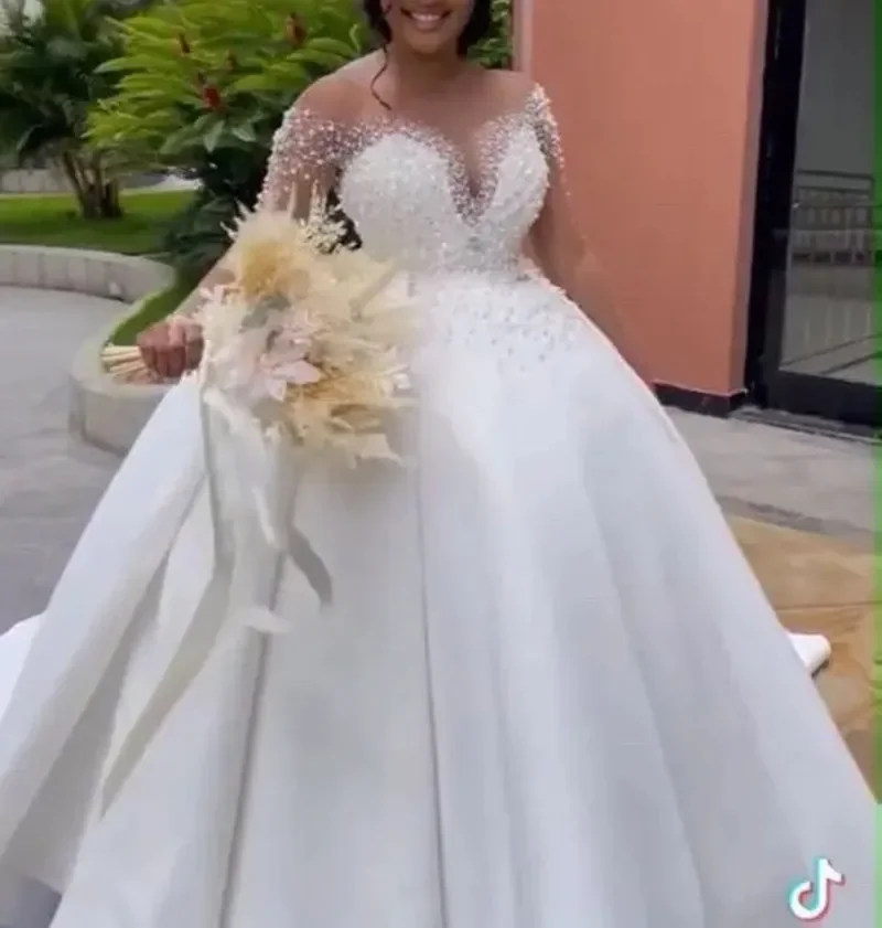 Customized Full Shinny Pearls Beads Wedding Dress Vintage African Long Sleeves Ballgown Puffy Corset Back Bridal Gown
Customized Full Shinny Pearls Beads Wedding Dress Vintage African Long Sleeves Ballgown Puffy Corset Back Bridal Gown