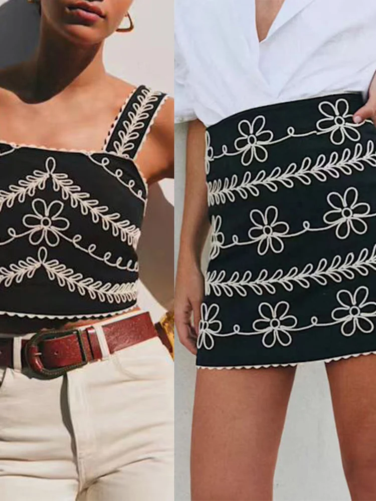 Summer 2026 Women's Embroidered Slim Fit Halter Neck Short Skirt Set Contrast Color Leaf Flower Pattern Square Collar Top
Summer 2026 Women's Embroidered Slim Fit Halter Neck Short Skirt Set Contrast Color Leaf Flower Pattern Square Collar Top