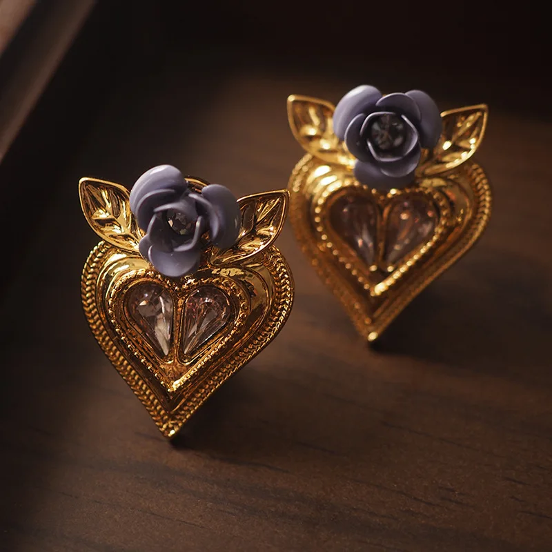 Spring 2023 Women Europe and the United States Vintage Ear Clip Heart Retro Without Ear Holes
Spring 2023 Women Europe and the United States Vintage Ear Clip Heart Retro Without Ear Holes