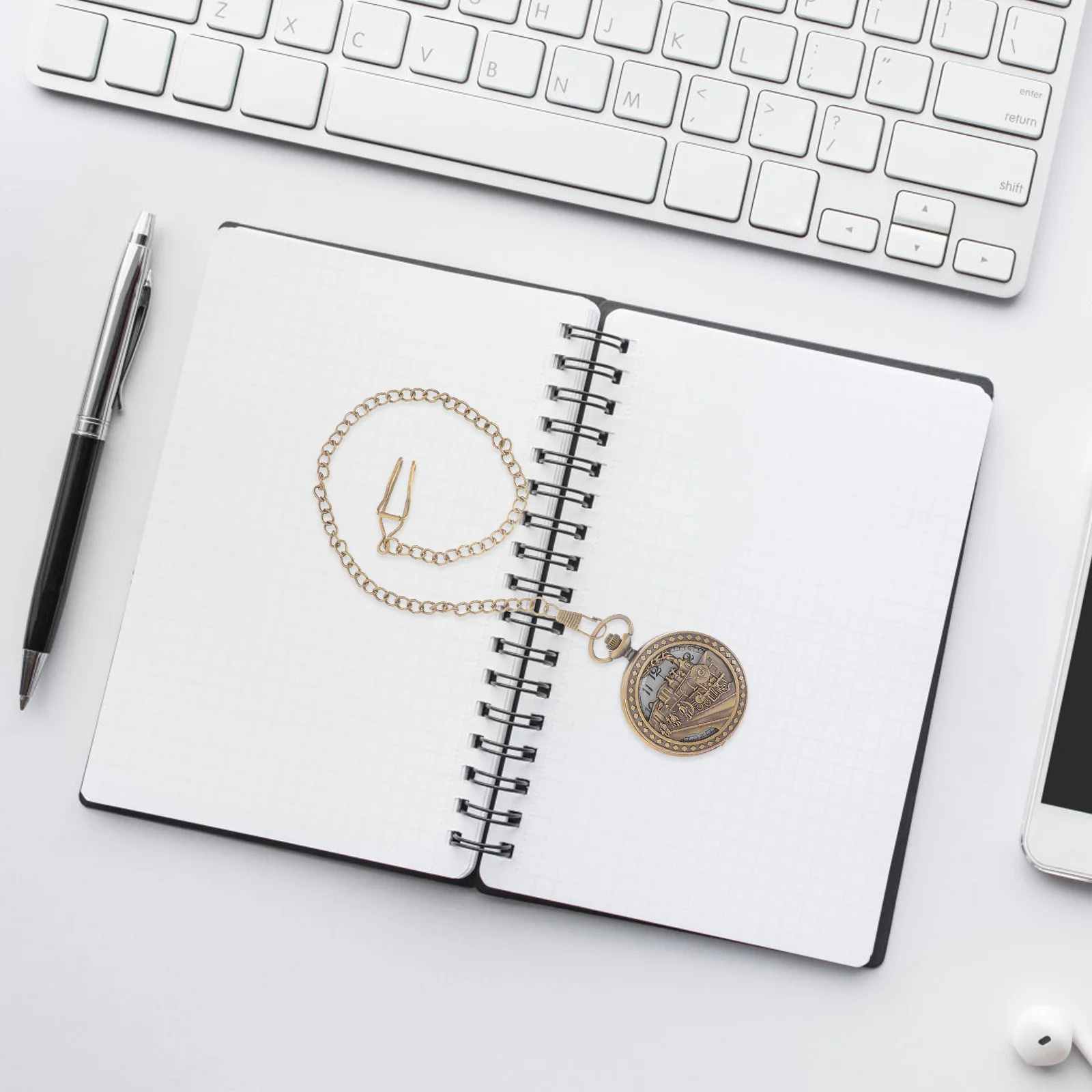 Quartz Retro Pocket Watch Vintage Style Lightweight Compact Watch with Large Dial Portable Hanging Chain Gift for Men Women
Quartz Retro Pocket Watch Vintage Style Lightweight Compact Watch with Large Dial Portable Hanging Chain Gift for Men Women