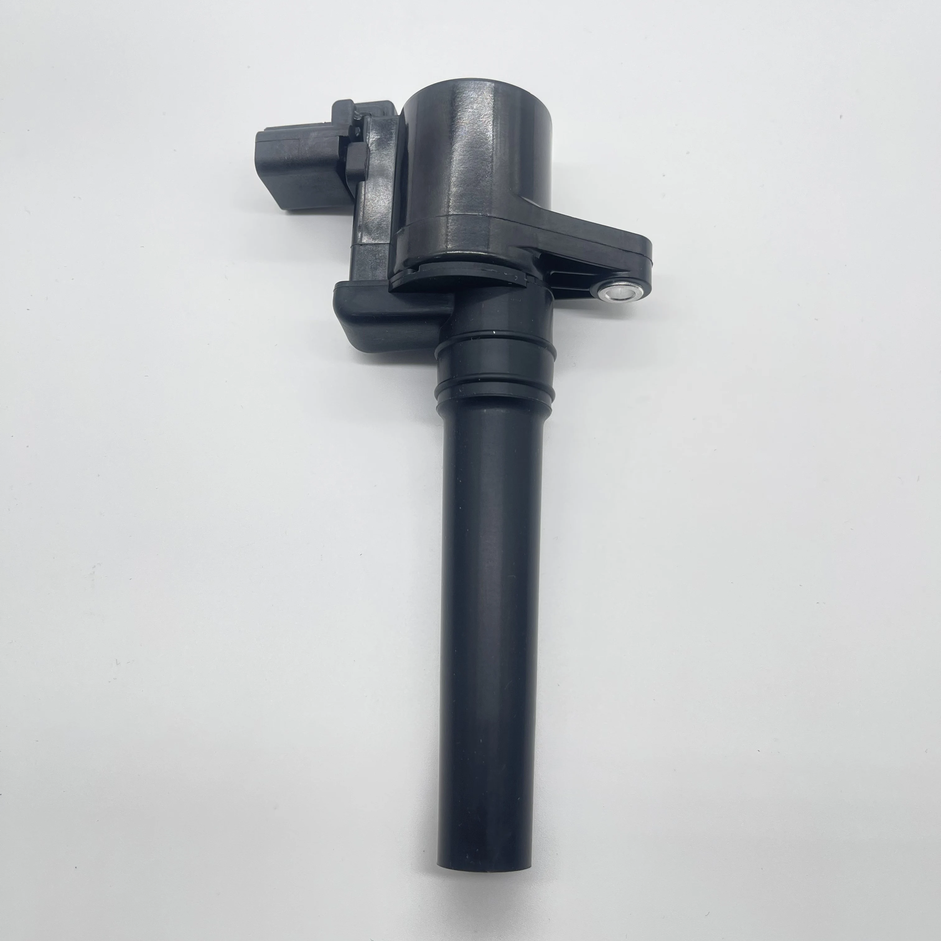 1PCS Ignition Coil XR1U-12A366-AB XR1U12A366AB For Aston Martin DB7 DB9 V6 V8 V12 3.2L 4.2L 6.0L 1994
1PCS Ignition Coil XR1U-12A366-AB XR1U12A366AB For Aston Martin DB7 DB9 V6 V8 V12 3.2L 4.2L 6.0L 1994