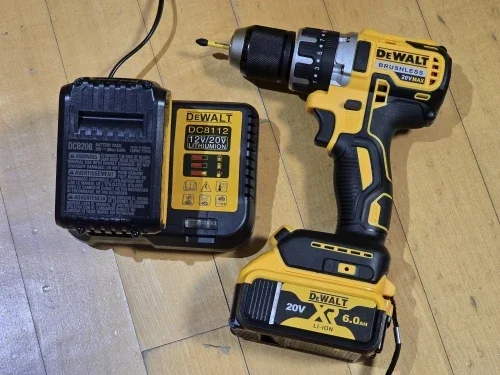100% оригинал DEWALT литиевая батарея 20 В перезаряжаемая бесщеточная компактная электрическая отвертка ручная дрель ударная дрель DCD805
100% оригинал DEWALT литиевая батарея 20 В перезаряжаемая бесщеточная компактная электрическая отвертка ручная дрель ударная дрель DCD805