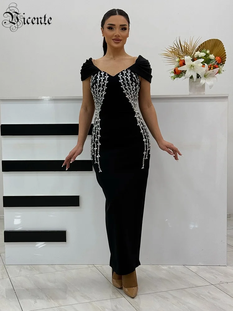 VC Elegant Black Sleeveless Dress Gown with Crystal Embellishments for a Formal Dinner
VC Elegant Black Sleeveless Dress Gown with Crystal Embellishments for a Formal Dinner