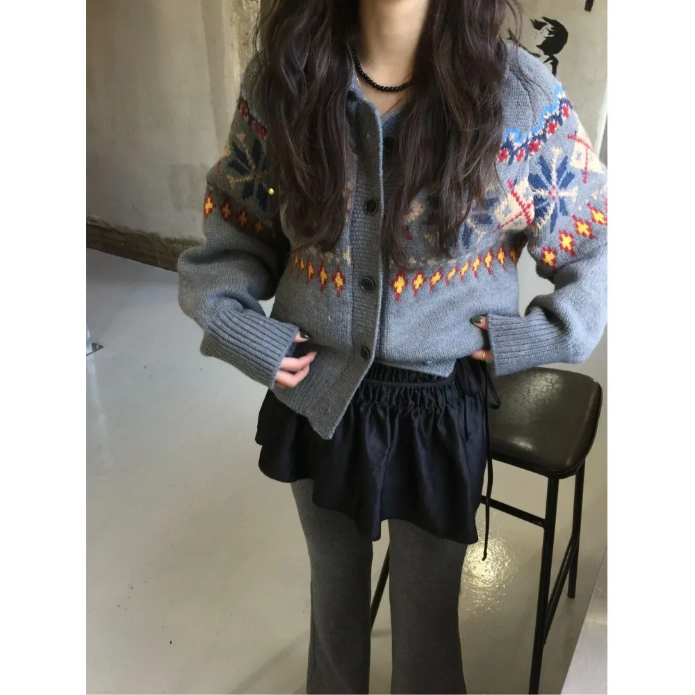 Chic Ne Knitted Sweater Women's Vintage Embroidered Soft Single Button Cardigan Spring Autumn Winter Faion Casual
Chic Ne Knitted Sweater Women's Vintage Embroidered Soft Single Button Cardigan Spring Autumn Winter Faion Casual