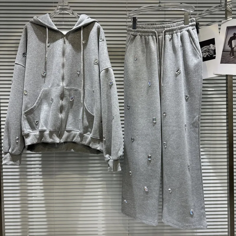 VTKW Women’s 2025 Fall Niche Studded Hooded Sweatshirt Jacket Casual Pants Set Oversized Long Sleeve Spring Street Style Outfit
VTKW Women’s 2025 Fall Niche Studded Hooded Sweatshirt Jacket Casual Pants Set Oversized Long Sleeve Spring Street Style Outfit