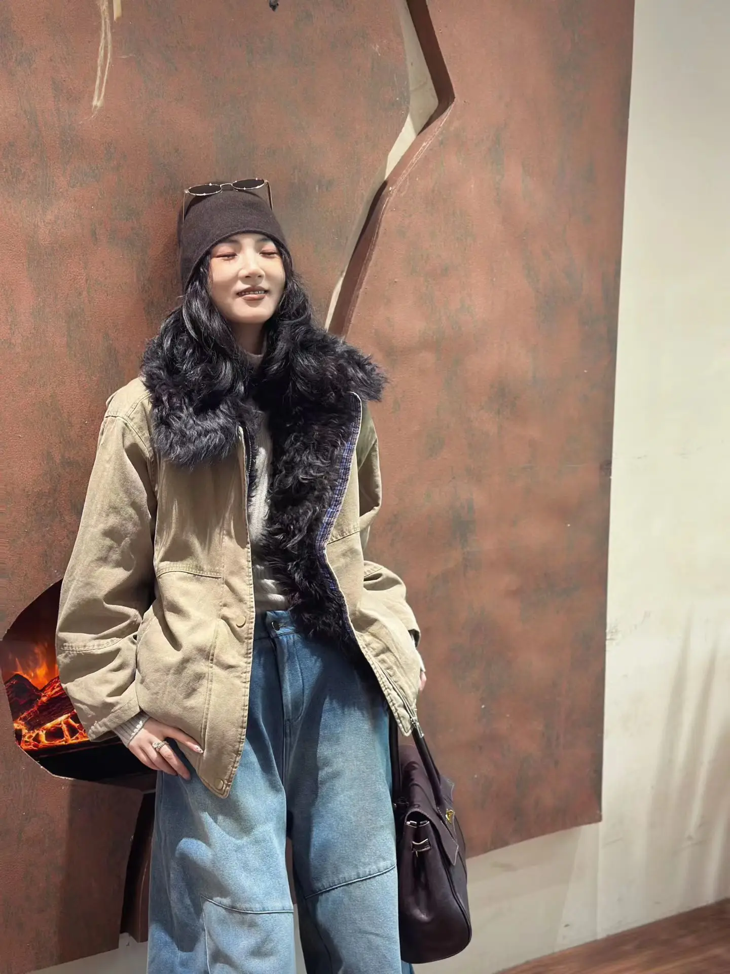 Retro Workwear Sle down Jaet Women's Faionable Splicing Fur Collar Artistic Warm Outerwear New Arrival Winter 2025
Retro Workwear Sle down Jaet Women's Faionable Splicing Fur Collar Artistic Warm Outerwear New Arrival Winter 2025