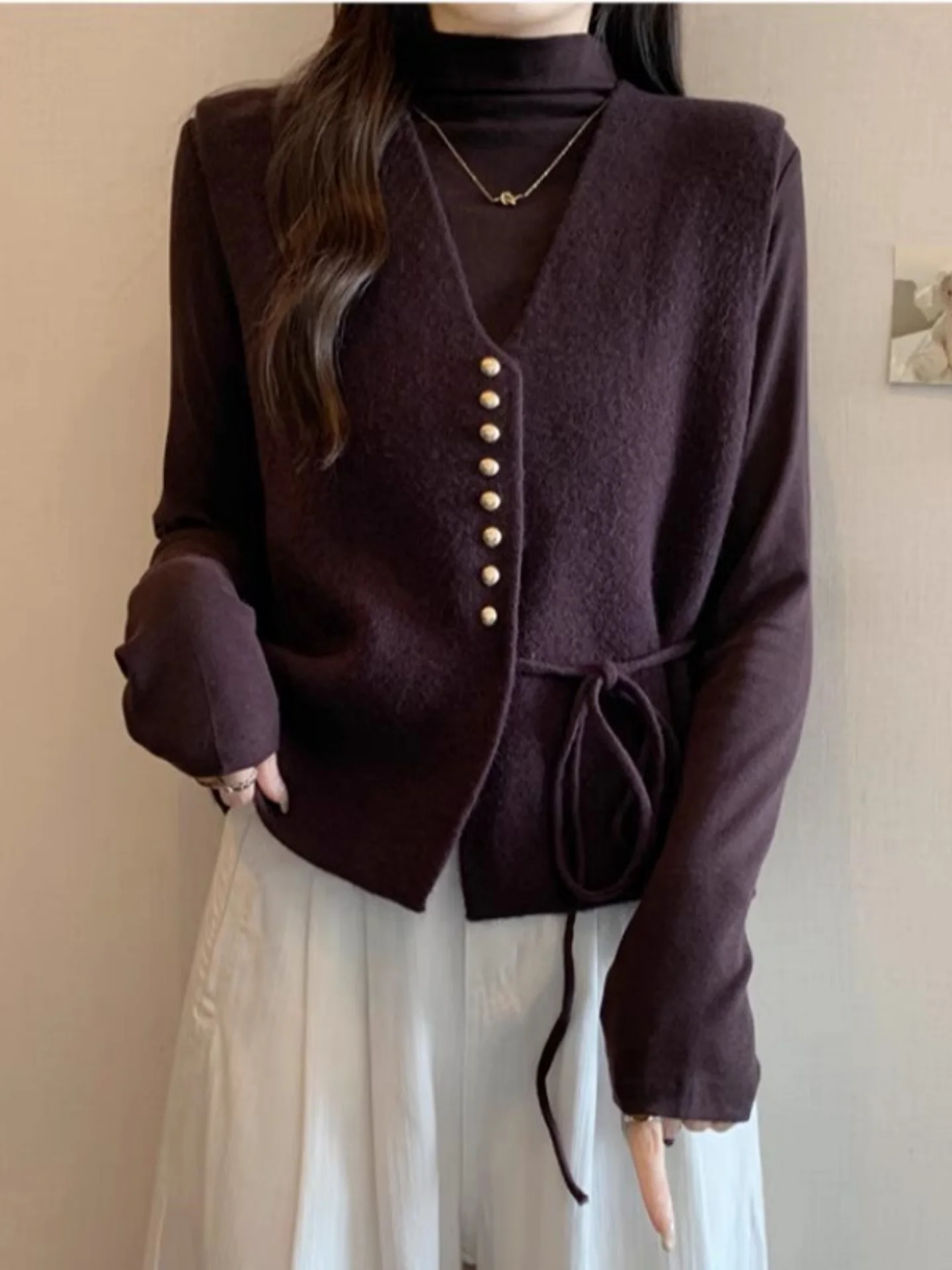 Женский осенний модный комплект из двух предметов большого размера: жилет с поясом и свитер с высоким воротом, корейский стиль, мягкий трикотаж
Женский осенний модный комплект из двух предметов большого размера: жилет с поясом и свитер с высоким воротом, корейский стиль, мягкий трикотаж