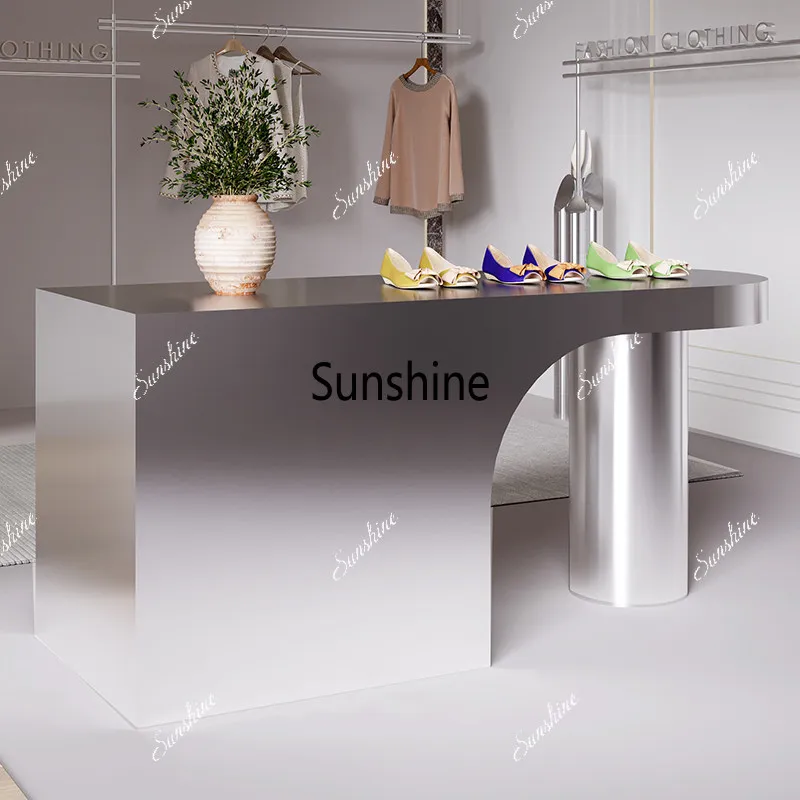 Stainless steel Nakajima Liushuitai storage clothing store display, display in the middle
Stainless steel Nakajima Liushuitai storage clothing store display, display in the middle