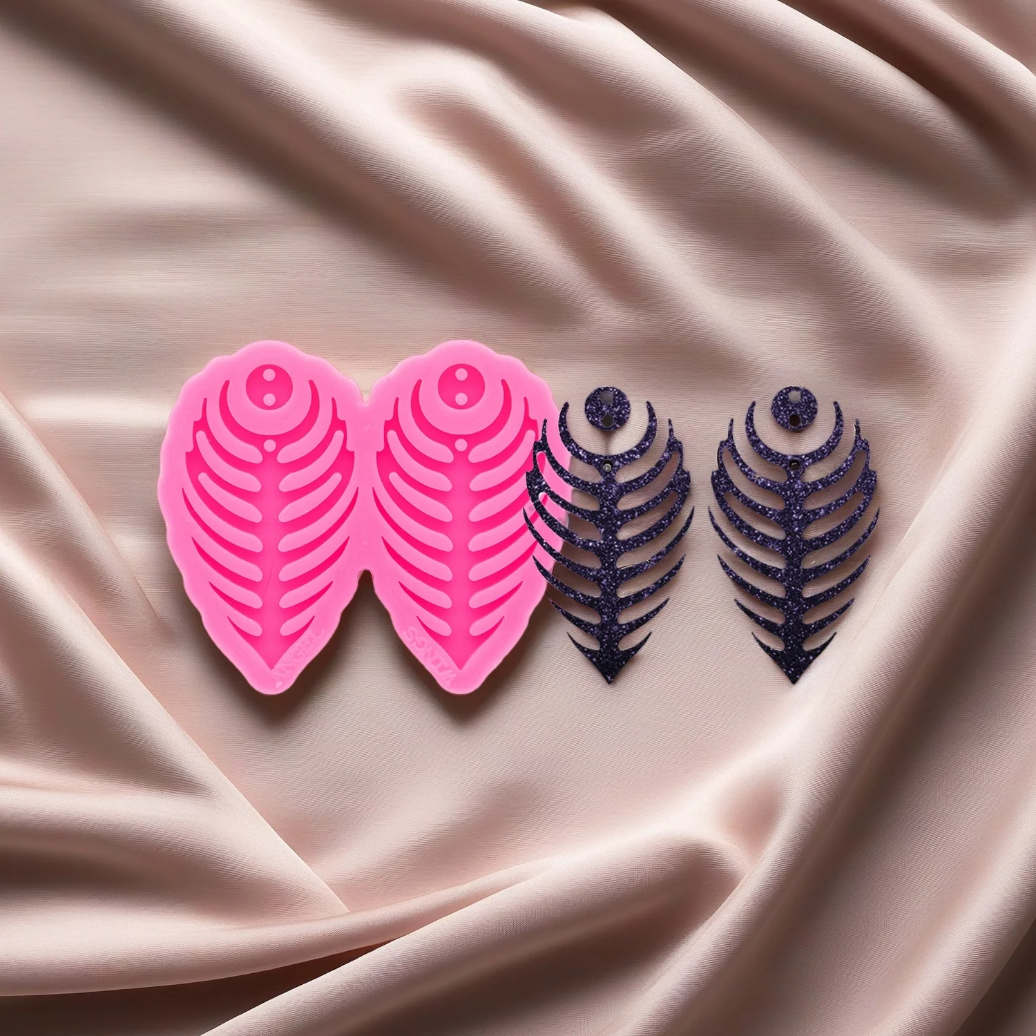 Leaf Earring Epoxy Resin Silicone Mold DIY Resin Coconut tree Mold For Craft Making Art Supplies
Leaf Earring Epoxy Resin Silicone Mold DIY Resin Coconut tree Mold For Craft Making Art Supplies