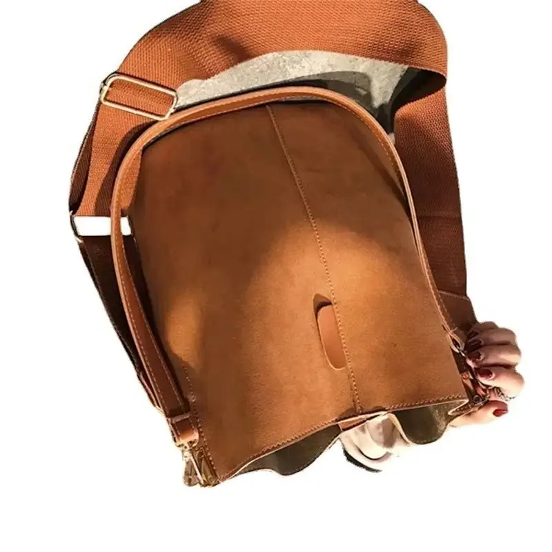 Bag Women's New Trendy Korean Version Versatile Oblique Span Shoulder Matte Large-capacity Fashion Casual Broadband Bucket Bag
Bag Women's New Trendy Korean Version Versatile Oblique Span Shoulder Matte Large-capacity Fashion Casual Broadband Bucket Bag