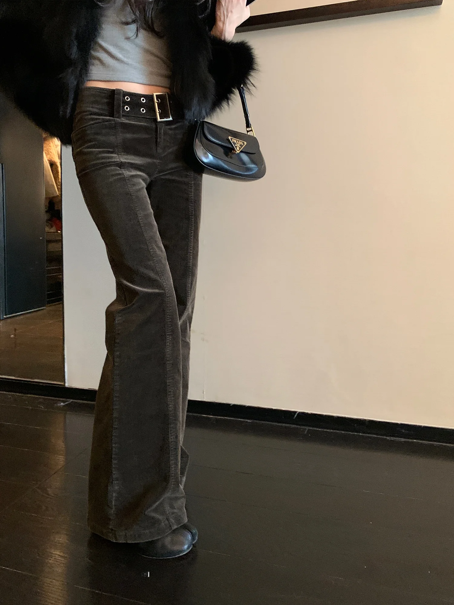 Женские прямые брюки из вельвета с низкой посадкой, облегающие, повседневные, зимние, премиум-класса, длинные
Женские прямые брюки из вельвета с низкой посадкой, облегающие, повседневные, зимние, премиум-класса, длинные